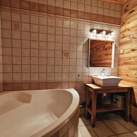 Confortable En Auvergne Proche De Randonnees - Fr-1-582-346 Дом отдыха *